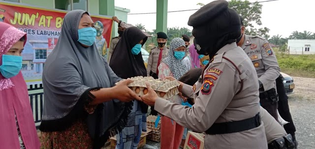 Kapolres Labuhanbatu Salurkan Bansos ke Warga Terdampak Covid-19