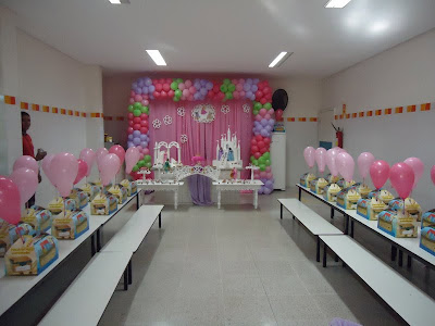 Festa Prática na escola com decoração