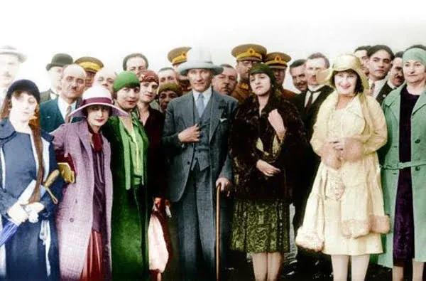 Türk kadınlarına seçme seçilme ve sosyal hakları ne zaman verildi