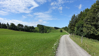 Unterwegs auf der Hochebene des Brunnersbergs