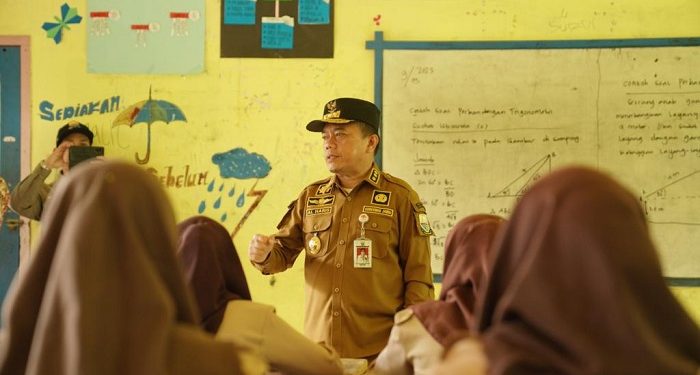 Kunjungi SMA di Sarolangun, Gubernur Al Haris Perhatikan Sarana dan Prasarana Sekolah