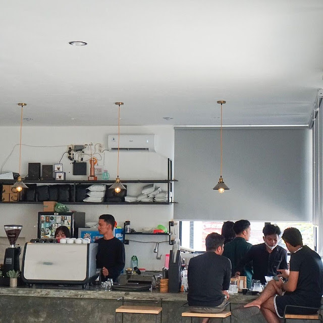 Revella Coffee Medan Jam Buka