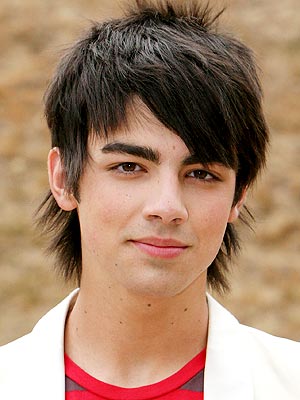 Foto al rostro de Joe Jonas de cerca