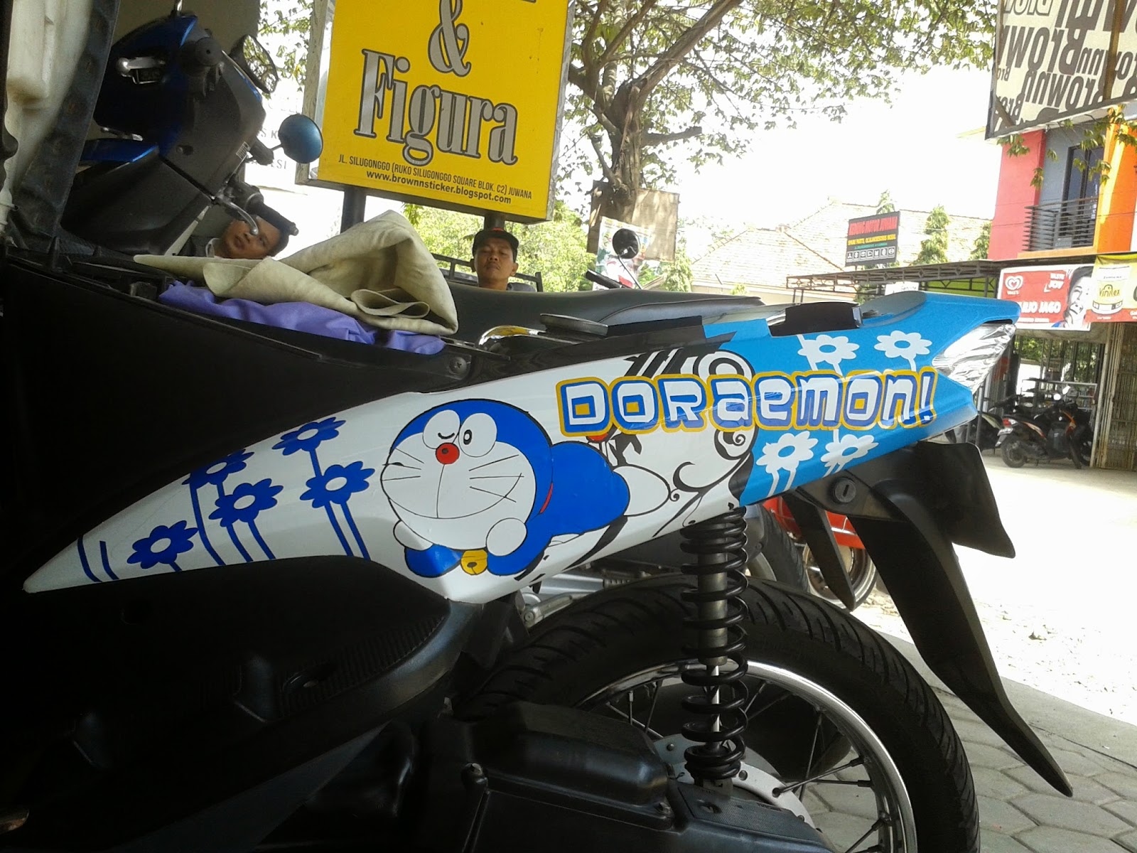 Stiker Doraemon  Sangar