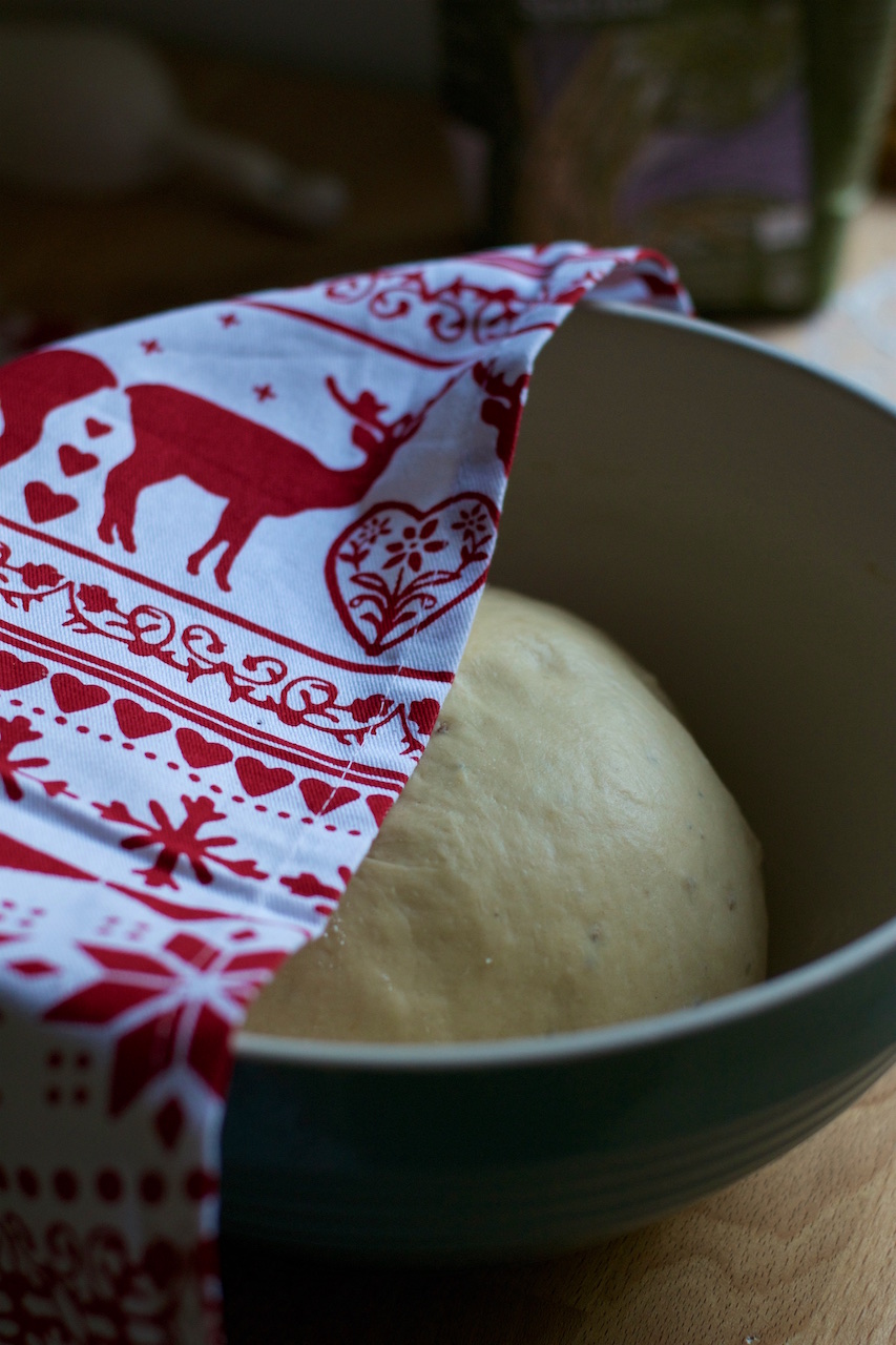 Swedish braided bread with cardamom · Lisa Stefan