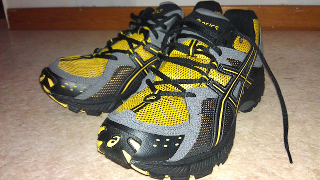 Asics Gel-Arctic 4 WR winter running shoes front view