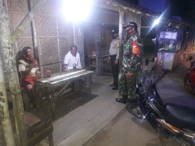 PPKM level 2 masih diperpanjang, Patroli malam wilayah Polokarto, ajak warga tetap waspada dan jaga imunitas