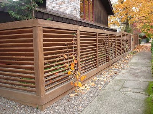 Desain pagar rumah kayu minimalis