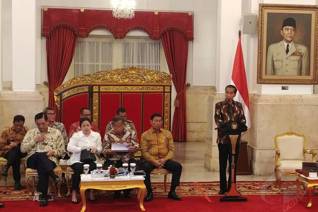 Presiden Jokowi Teken Pempres Permudah Tenaga Kerja Asal Luar Indonesia / TKA