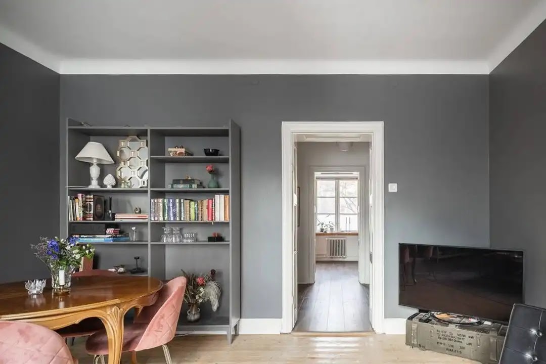 LE CHARME EN GRIS FONCÉ