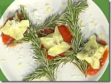 Fagottini ripieni di ricotta e limone con salsa alla marinara