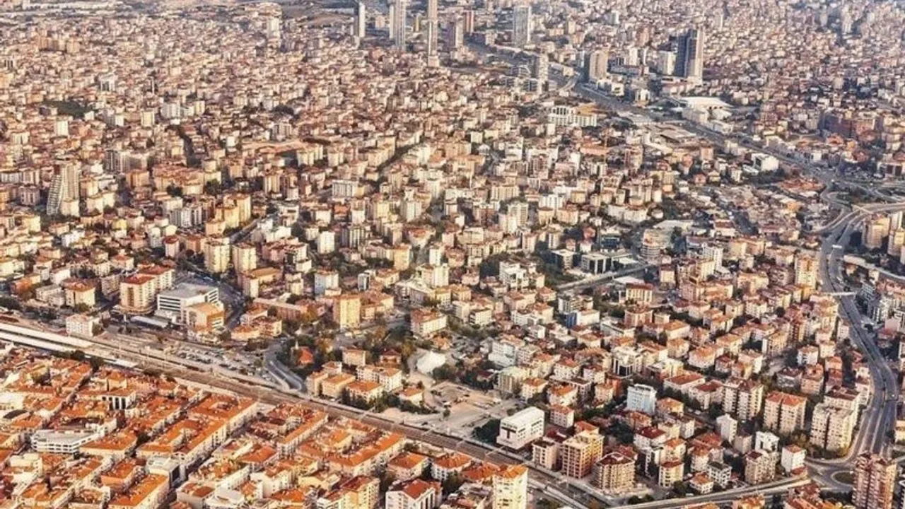 Şehirde yaşıyoruz ama kentli olamıyoruz