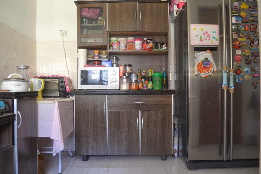 Cik Puan Mimi Sesi mengemas Dapur part II