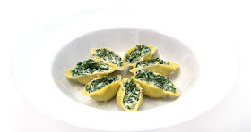 Spinat and ricotta pasta shells