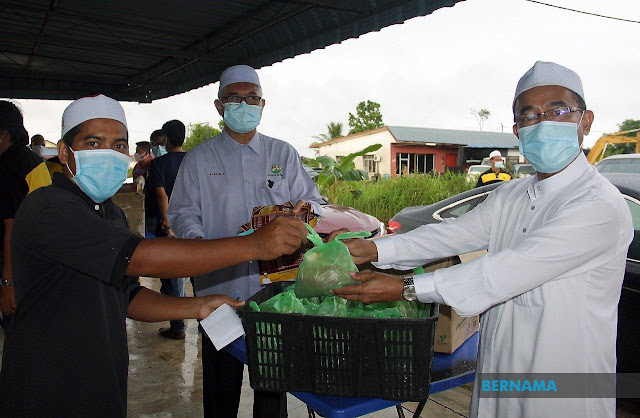 TERBARU!!! Patuhi SOP jika risau dengan PKPB - Dr Noor Azmi. Kebimbangan dan kerisauan rakyat terhadap risiko penularan wabak COVID-19 susulan pelaksanaan Perintah Kawalan Pergerakan Bersyarat (PKPB) yang menyaksikan sebahagian besar aktiviti ekonomi dan sosial dibenar beroperasi Isnin ini adalah sesuatu yang positif. 