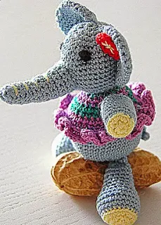 http://sintonnison-crafts.blogspot.com.es/2013/07/tutorial-elefante-de-amigurumi.html