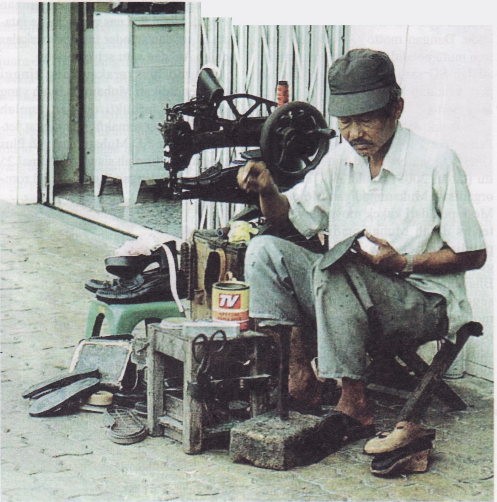 Muhammadiyah Jawa  Timur Lumintu nya Tukang Sol  Sepatu 
