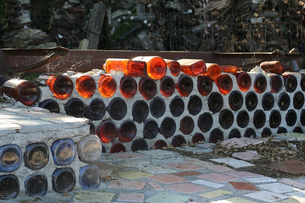 grandma-prisbrey-bottle-village-10 grandma-prisbrey-bottle-village-10