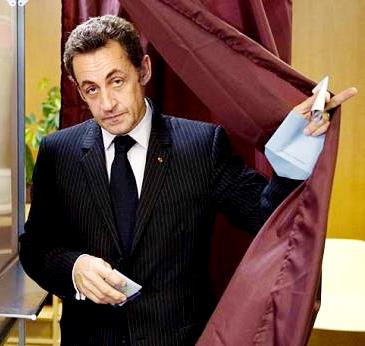 Foto de Nicolas Sarkozy con terno