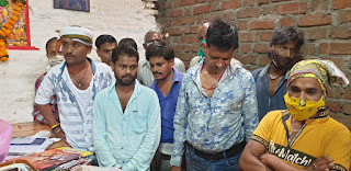 निवाड़गंज गल्ला मण्डी में पंचकोषी मंदिर के पास सट्टे के अड्डे पर पुलिस का छापा, 13 सटोरिये गिरफ्तार