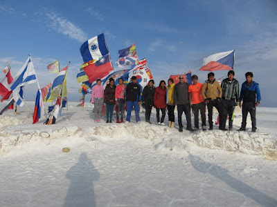 Fahnenmeer im Salar