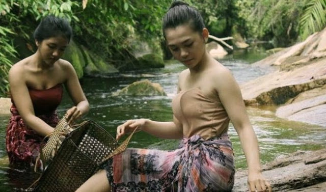 Tradisi Mandi Abalisi Pada Perempuan Suku Dayak