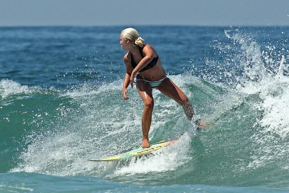 Hot and Sexy Surfer Girl Pics