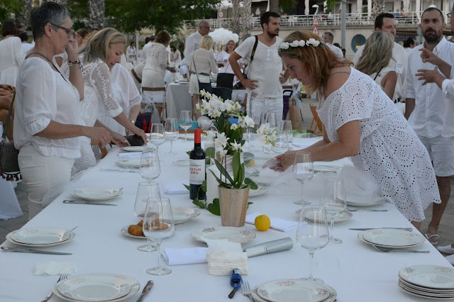 "Sopar en Blanc Mataró"