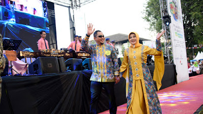 PKJB 2019: Serunya Para Pimpinan  OPD Jabar Berbusana Batik  Berlenggak-lenggok di Atas Catwalk