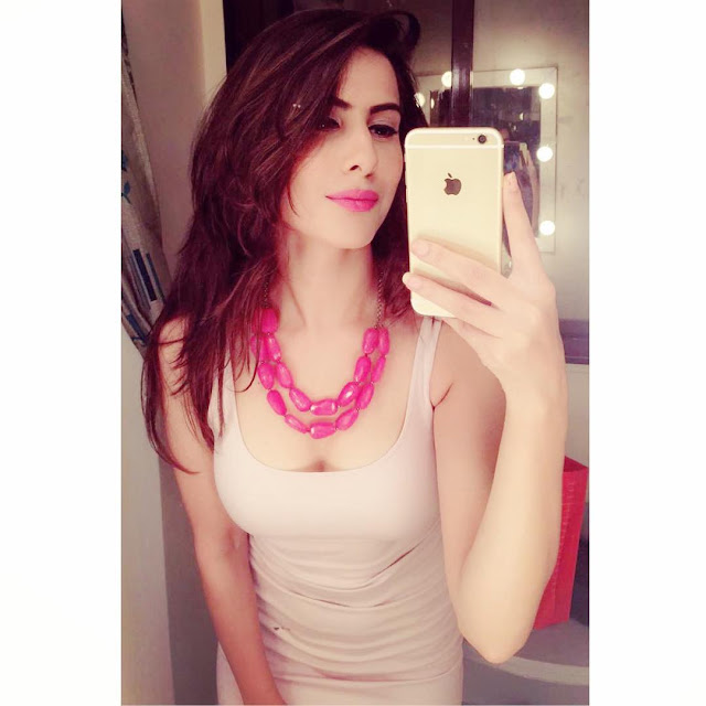 Sheetal Thakur Selfie In Pink Dess