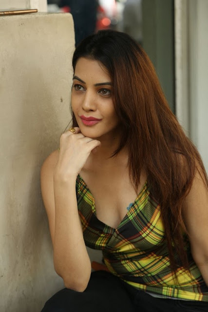 Deeksha Panth  cleavage images