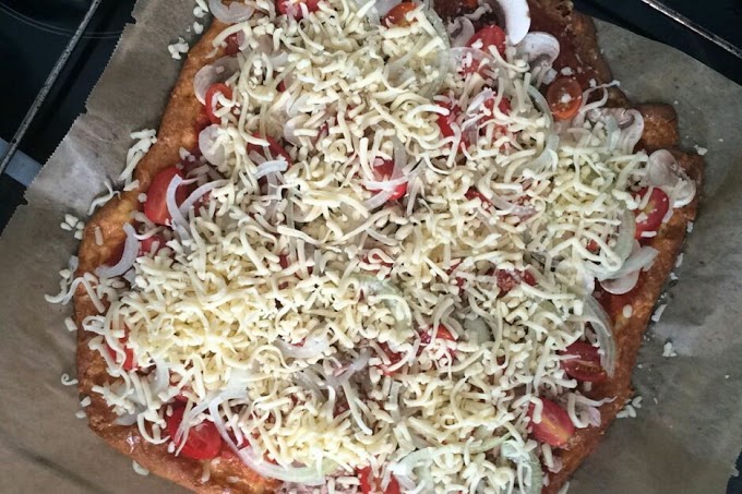 Low-Carb-Pizza mit viel Käse