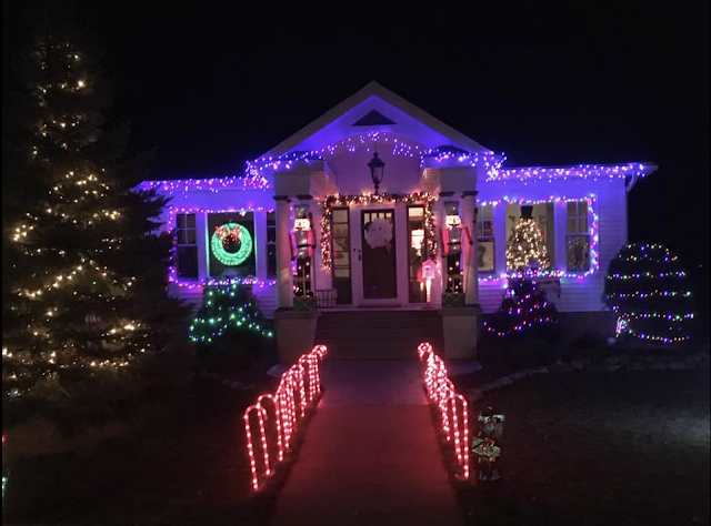 Priscilla's Sears Crescent decorated for Christmas