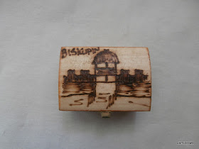 drewniane pudełeczko z Biskupina