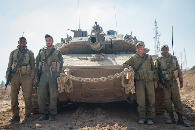 RETEX, INNOVATION ET ENTRAINEMENT POUR LES EQUIPAGES ISRAELIENS.  Equipage%20Merkava%20IV