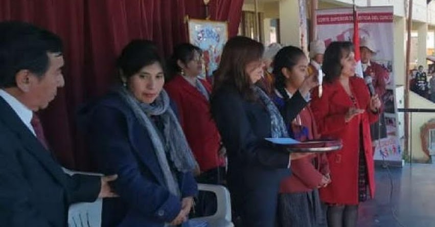 Jueces de paz escolares juramentaron por primera vez en Cusco