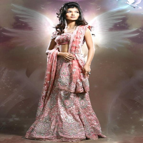 Models Looking Queen in Lehenga Choli