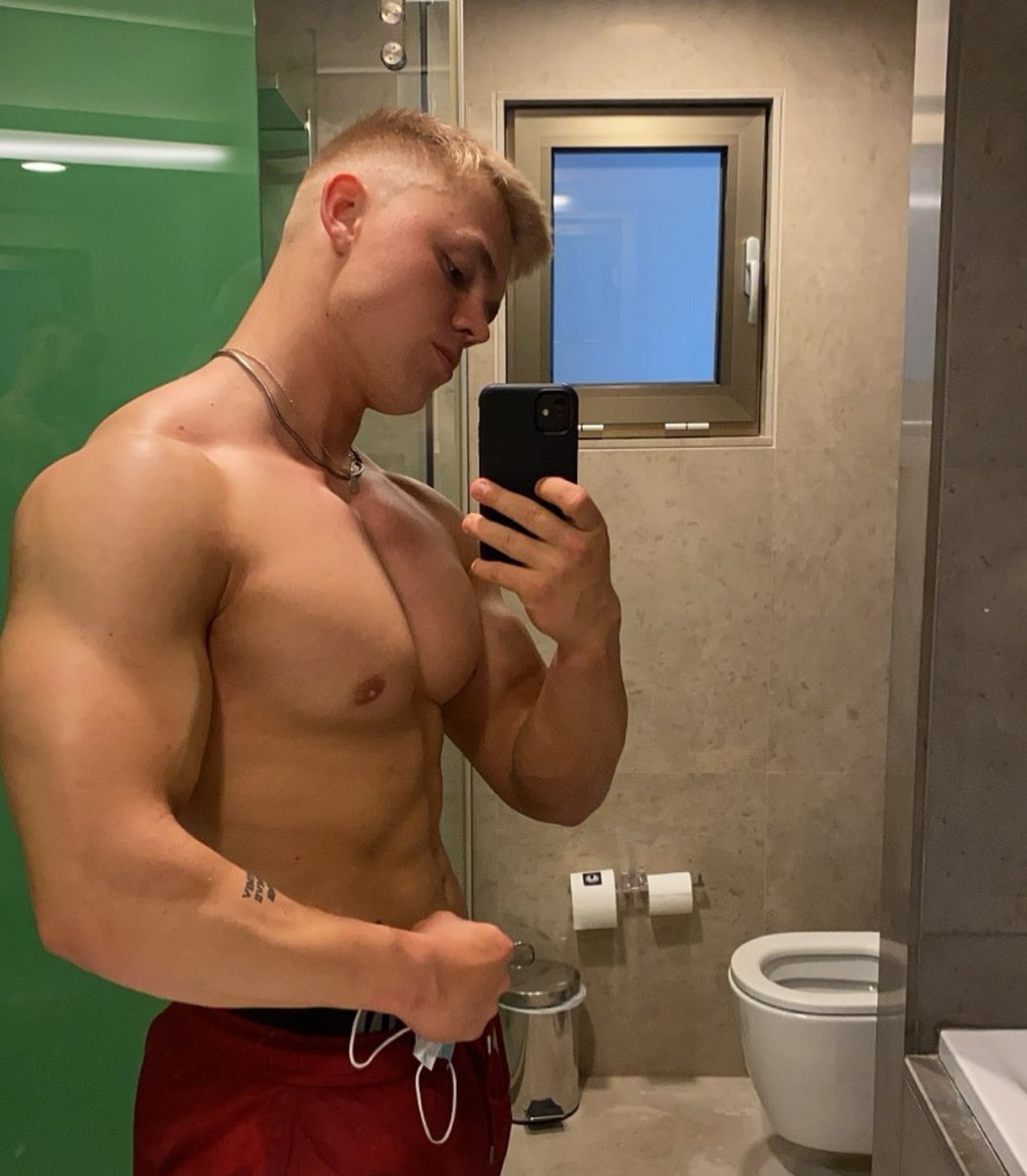 shirtless-sexy-athletic-dude-oscar-aeroe-blond-cocky-straight-baited-bad-boy-selfie
