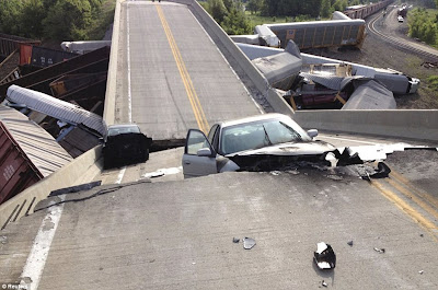 Missouri overpass collapses after trains collide