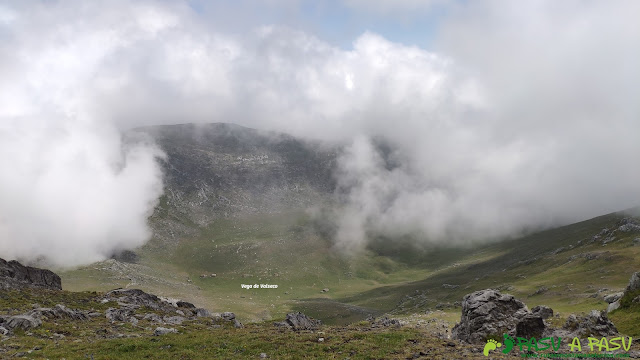 Bajando a la Vega de Valseco desde el Tapinón