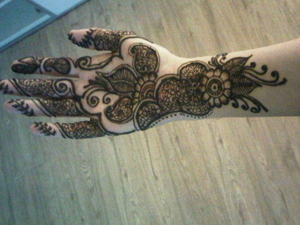 Simple Mehndi Designs For Hands 2014