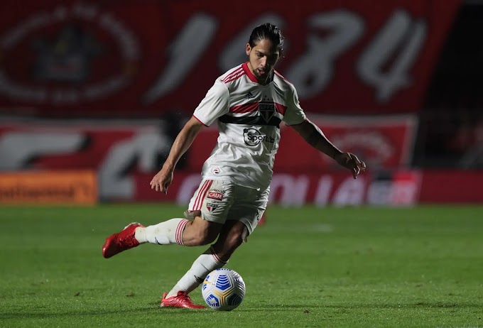 Sem atuar pelo São Paulo nos últimos dois jogos, Benítez perde prestígio com Crespo