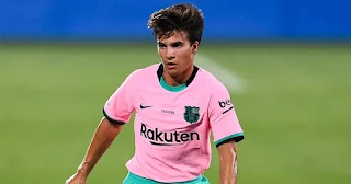 Luis de la Fuente happy with Riqui Puig's 'confidence' after deciding to stay at Barcelona and fight for minutes