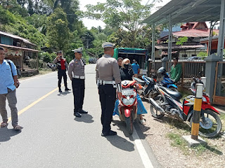 Kasatgas Kamseltibcar Lantas Pantau Langsung Arus Lalu Lintas di Pasar Tumpah dan Pos Pam Salubarani Tator