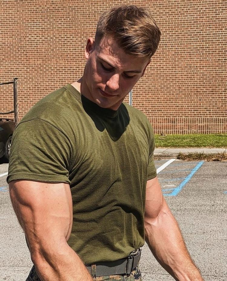 military-hot-guy-daily-male-sexiness-overload-strong-arms-soldier-young-masculine-sgt