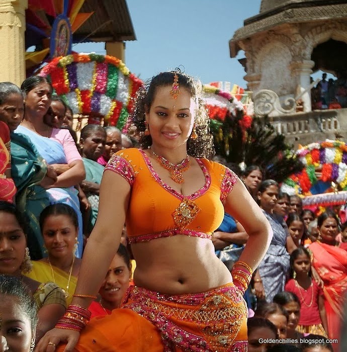 Actress Suja hot cleavage navel pics in tamil item song, hot item song actress,
