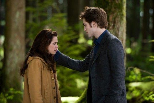 kristen stewart twilight stills. kristen stewart in twilight