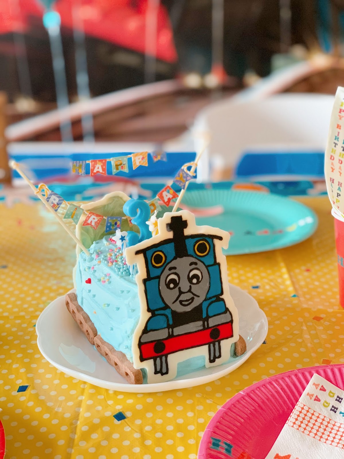 簡単きかんしゃトーマスケーキの作り方 ３歳のお誕生日ケーキレシピ 海外向け日本の家庭料理動画 Ochikeron Cooklabo 英語で簡単料理動画