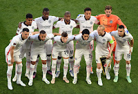 EINTRACHT FRANCKFURT. Temporada 2021-22. Knauff, Evan N'Dicka, Almamy Touré, Tuta, Kevin Trapp. Kostic, Djibril Sow, Kamada, Sebastian Rode y Santos Borré. EINTRACHT FRANKFURT 1 GLASGOW RANGERS F. C. 1 En los penaltis: EINTRACHT FRANKFURT 5 GLASGOW RANGERS FC 4 Miércoles 18/05/2022, 21:00 horas. Liga Europa de la UEFA, Final. Sevilla, España, estadio Ramón Sánchez Pizjuán: 38.842 espectadores. GOLES: 0-1: 57’, Joe Aribo. 1-1: 69’, Santos Borré.