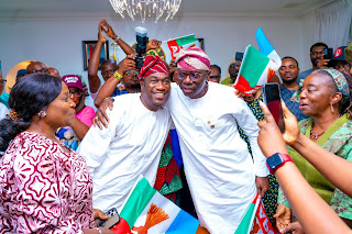 Governor of Lagos State, Babajide Sanwo-Olu; Deputy Governor, Obafemi Hamzat; alongside their spouses, celebrate after emerging victorious in the 2023 Gubernatorial Election in Lagos State conducted on Saturday 18 March, 2023